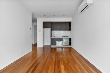 Fototapeta premium Empty and unfurnished brand new apartment