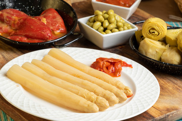 Asparagus from Navarra, Spain in a plate with a group of tapas