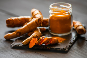 Turmeric powder with fresh turmeric root