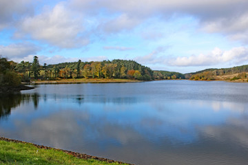 Fototapeta na wymiar Kennick Reservoir, Devon, in Autumn