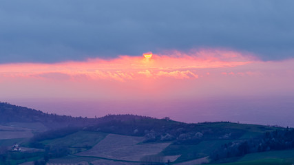 Obraz premium Sunrise on hills of Beaujolais