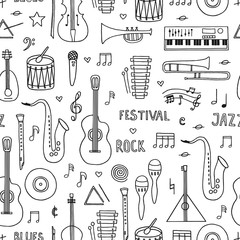 Musical background. Seamless pattern with hand drawn doodle musical instruments on white background. 