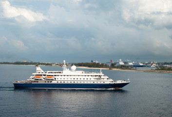 Fototapeta na wymiar The Cruise Ship Arrival to Nassau City