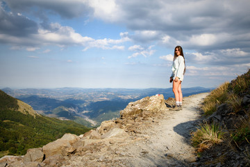 Bella Ragazza in escursione sul monte ventasso appennino tosco emiliano mab unesco reggio emilia