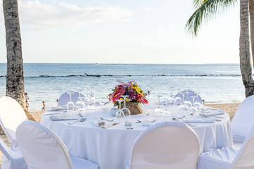 beach wedding table setting