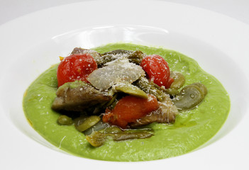 Baked minestrone with pea cream