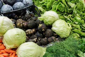Gemüse und Obst auf einem türkischen Markt verkauft