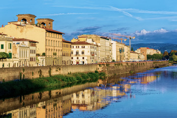 Fototapeta na wymiar Embankment of the Arno River in Florence