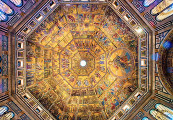 Fototapeta na wymiar Interior of Baptistery of Santa Maria del Fiore Florence