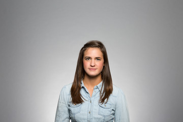 Obraz premium studio portrait of a pensive young woman 