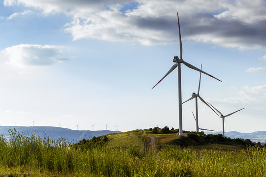 Torres generadoras de energia eolica en Italia