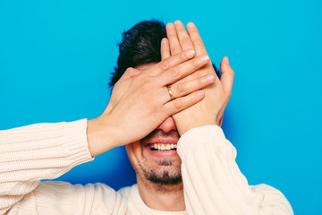 Fototapeta premium Man closes eyes with her hands