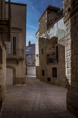 Calle de un antiguo poblado medieval en Italia