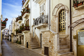 Calle de un antiguo poblado medieval en Italia