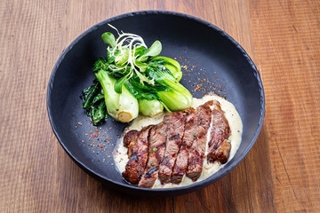 roastbeef with pak choi