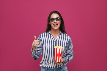 Obraz premium Female gesturing like or super to movie in cinema.