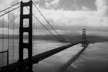 golden gate bridge black and white