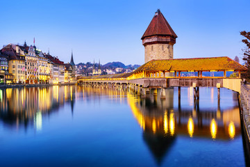 Fototapeta premium Chapel bridge in Lucerne city, Switzerland, on a blue evening