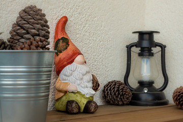 nain de jardin mis en sc&egrave;ne pomme de pain lampe