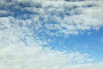 Obraz premium Beautiful blue sky with clouds on sunny day