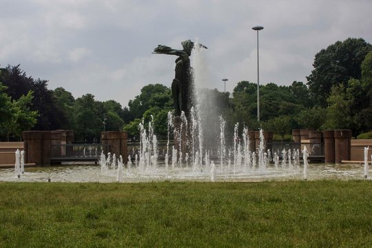 Fountain dedicated to Vittorio Formentano in Milan