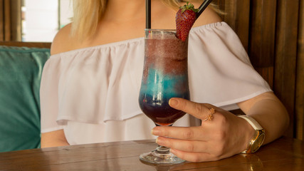 woman drink smooties