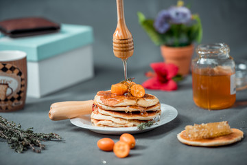 pancakes with honey and honey