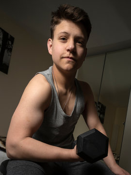 Home workout on the nench with dumbbells