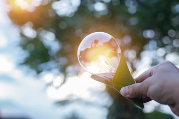 Light bulb sagainst nature, icons