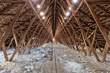 Dachkonstruktion aus Holz Dachboden Zimmermann
