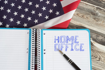 Fototapeta na wymiar Flagge von Amerika und Home Office