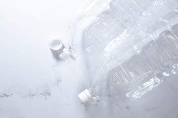 ペットボトル、水、ミネラルウォーター、分別、白背景