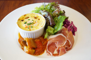 生ハムの前菜盛り合わせ