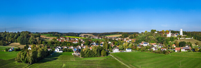 Herbstlicher Ausblick auf Markt bei Biberbach in Nordschwaben