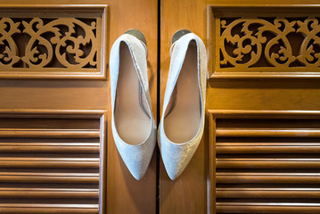 Obraz na płótnie Canvas wedding shoes decoration on glamour background