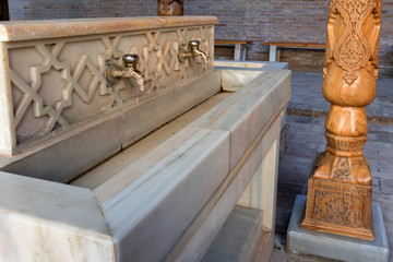 Inner courtyard with basin for ritual purification (ablution) and old wooden pillar. Pahlavon...