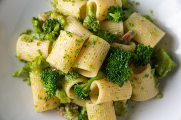 Piatto di pasta con broccoli e pancetta, Cucina Italiana
