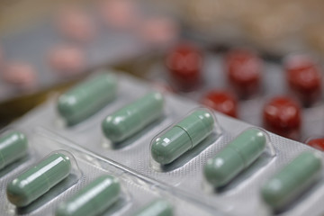 Viele Tabletten in einer Nahaufnahme