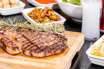 steak menü next to it raki