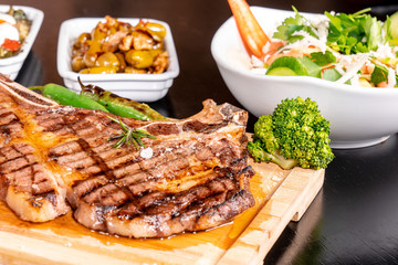 steak menü next to it raki