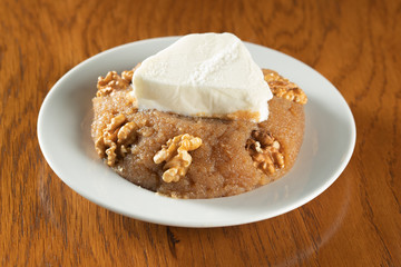 Turkish sweet food, irmik helvası with vanilla ice cream