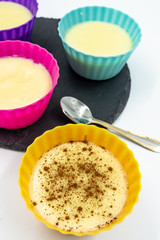 Natillas caseras de galletas con canela