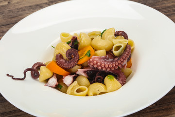Pasta with octopus and yellow tomatoes