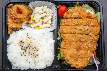 トンカツ弁当