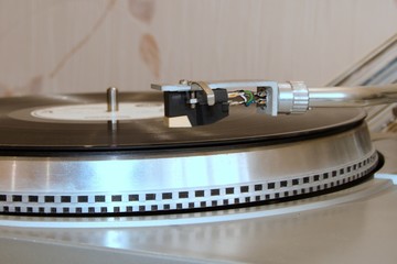 vinyl gramophone record player pickup © Irik