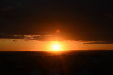 Obraz premium sky, clouds, sun, city, cloud, night, orange, landscape, nature, dusk, sunset