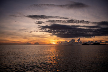 Sonnenaufgang über dem Ozean