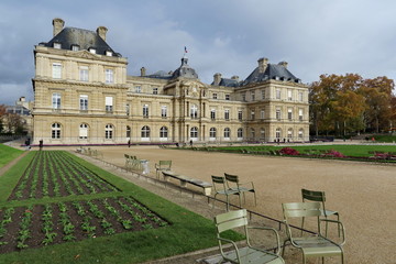 Naklejka premium Palais du Sénat. Jardins du Luxembourg. Paris. France.