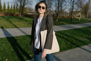 The businesswoman with cotton bag in the park, vegan lifestyle