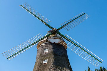 Deutschland, Niedersachsen, Ostfriesland, Pewsum, Pewsumer Mühle mit Gulf- und Lagerhaus.